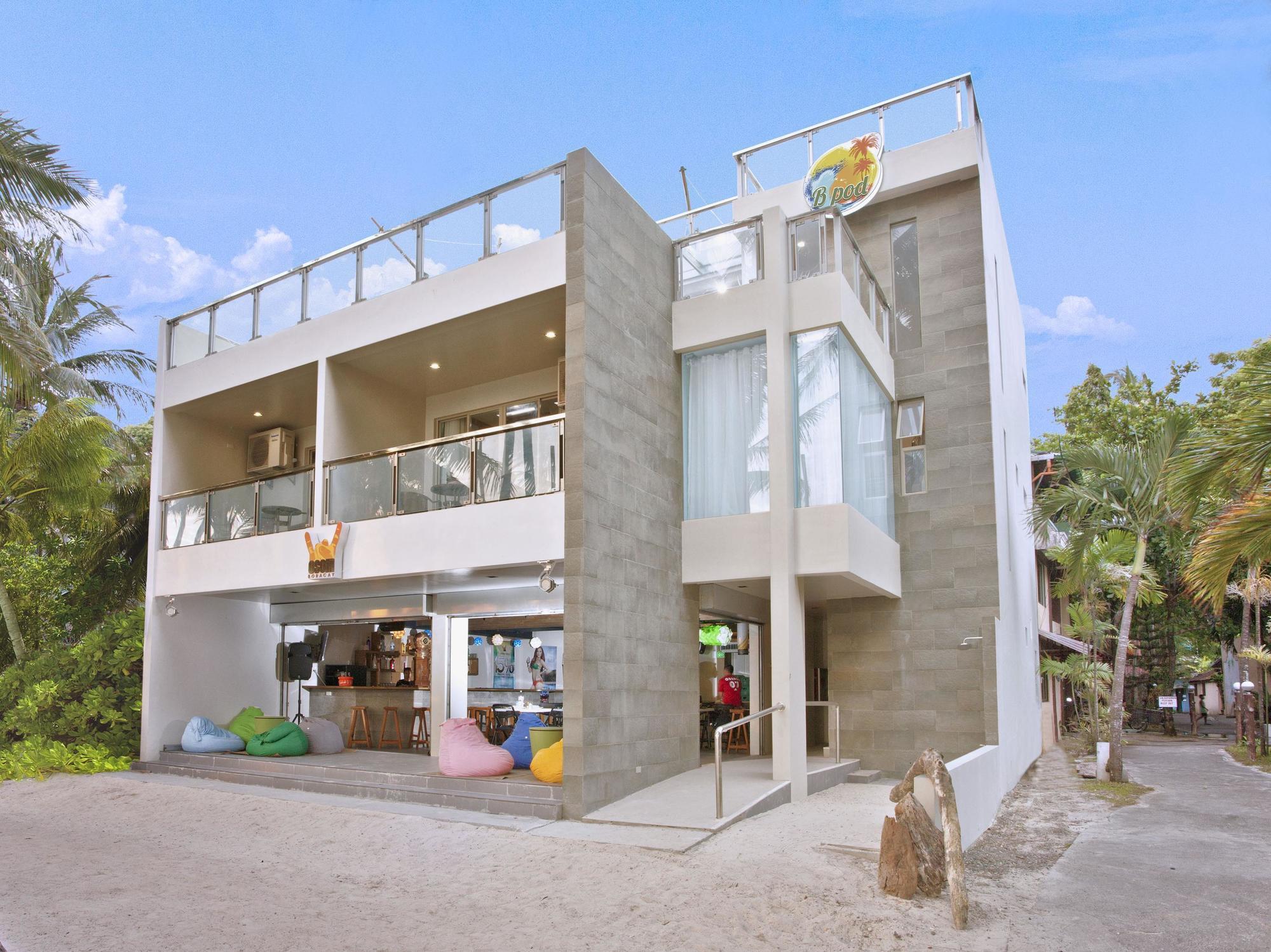 B Pod Hotel Manoc-Manoc Екстериор снимка